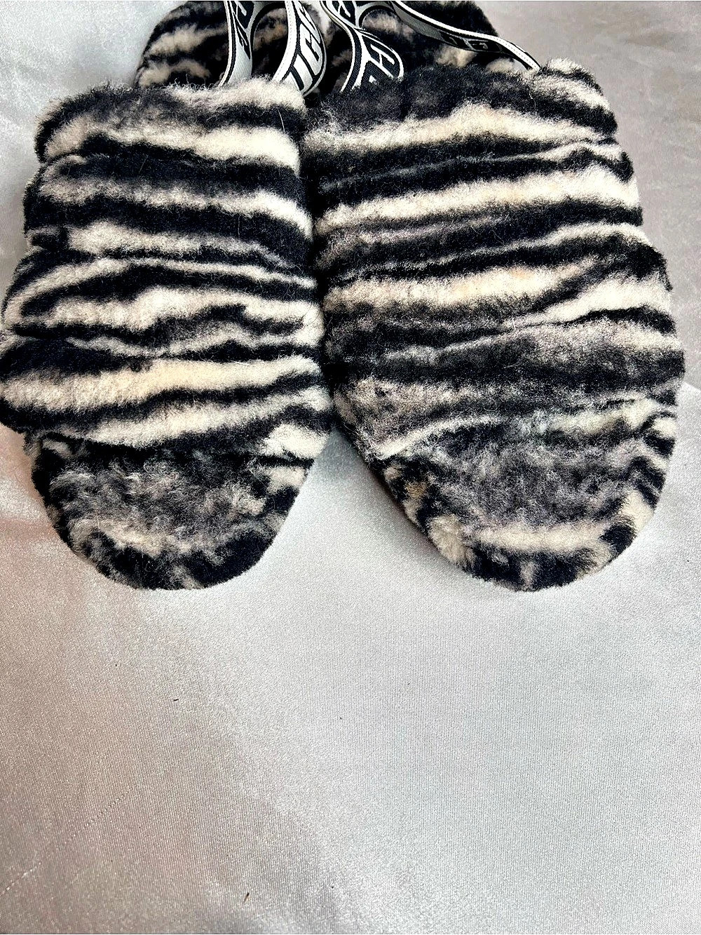 UGG Fluff Yeah Zebra Print Slide Sandals Fluffy Slippers Women’s Size 8 Very Goo